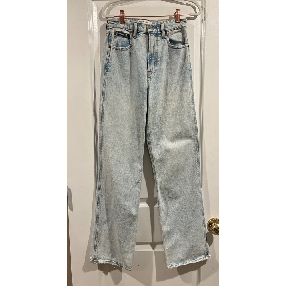 Abercrombie & Fitch 90s Relaxed Jean Ultra High Rise Light Wash Denim 27 4R